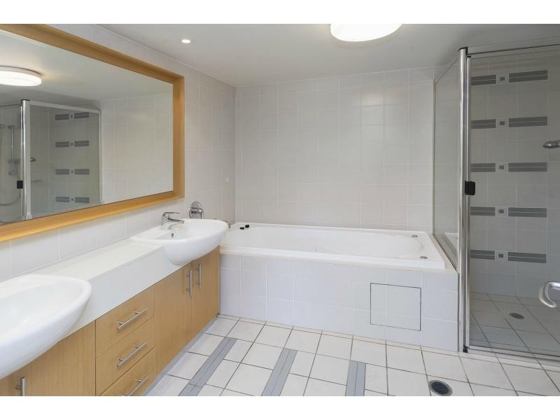 8426 Magnolia Drive East, Hope Island QLD 4212