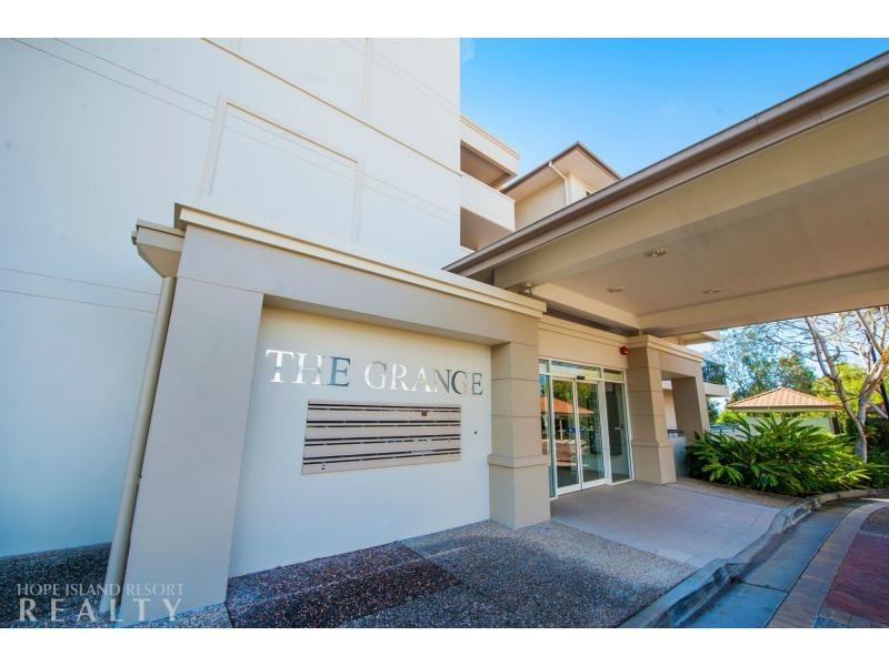 8426 Magnolia Drive East, Hope Island QLD 4212