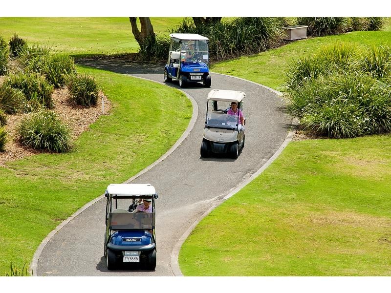 8426 Magnolia Drive East, Hope Island QLD 4212