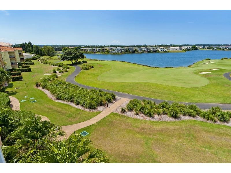 8426 Magnolia Drive East, Hope Island QLD 4212