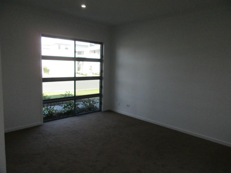 Hope Island QLD 4212