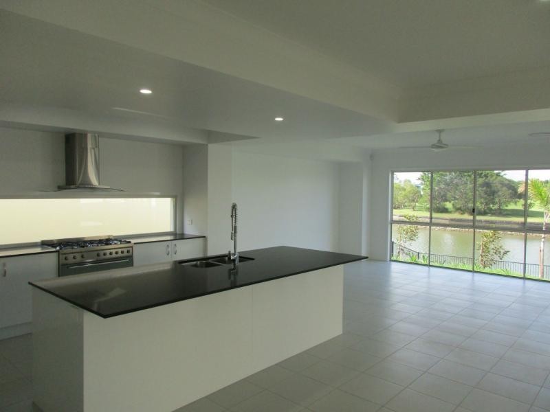 Hope Island QLD 4212