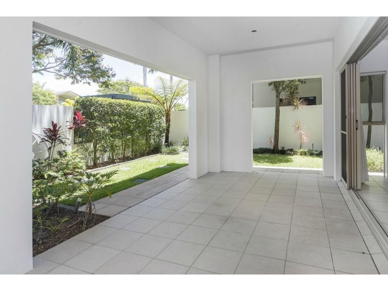 6107 The Lakes Drive, Hope Island QLD 4212