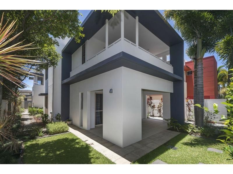 6107 The Lakes Drive, Hope Island QLD 4212