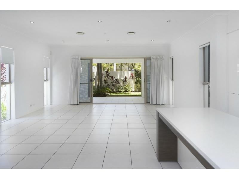 6107 The Lakes Drive, Hope Island QLD 4212