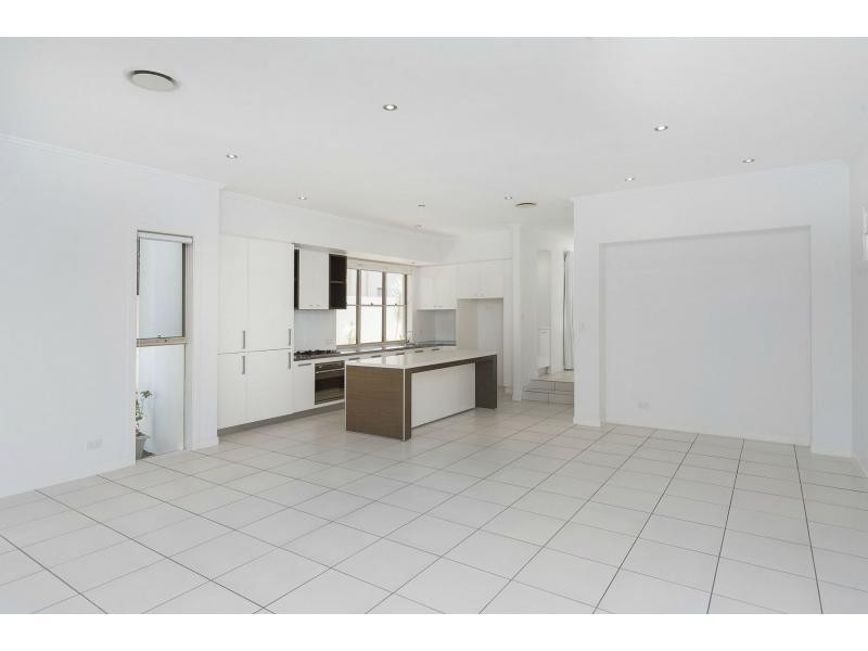 6107 The Lakes Drive, Hope Island QLD 4212