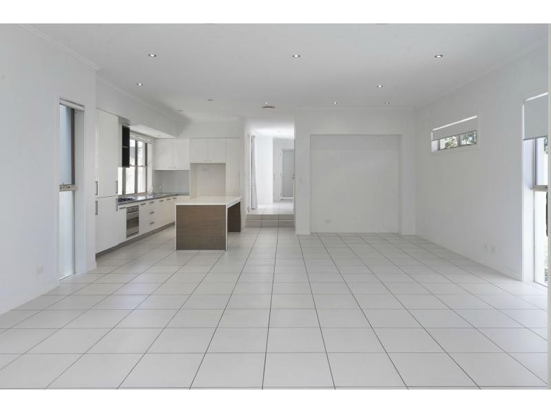 6107 The Lakes Drive, Hope Island QLD 4212