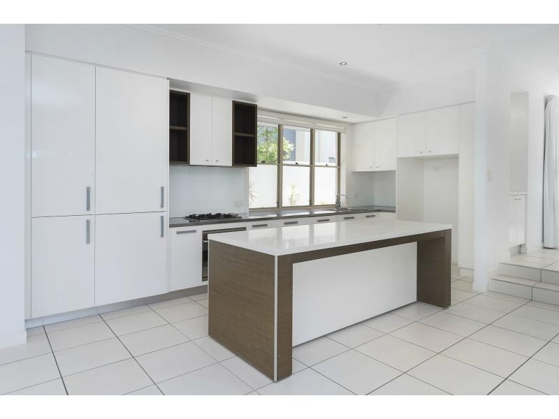 6107 The Lakes Drive, Hope Island QLD 4212