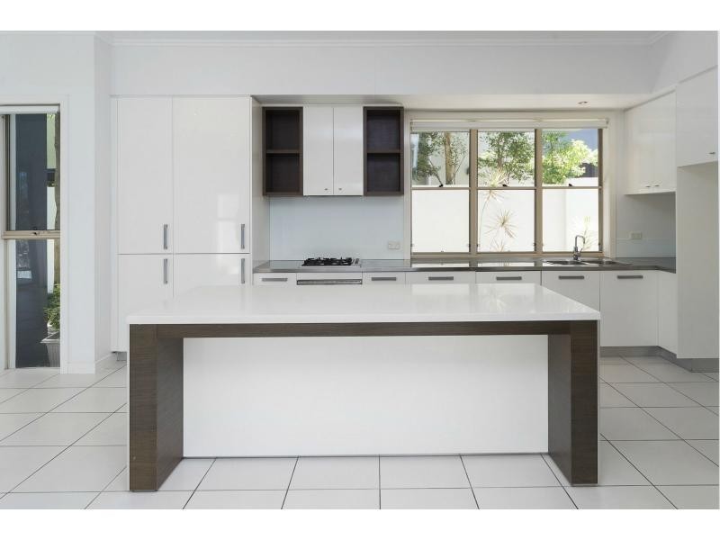 6107 The Lakes Drive, Hope Island QLD 4212