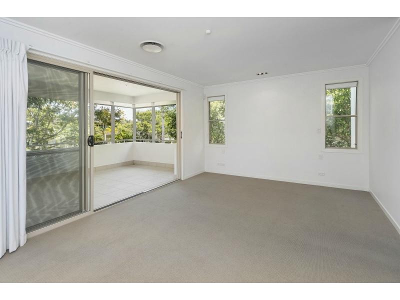 6107 The Lakes Drive, Hope Island QLD 4212