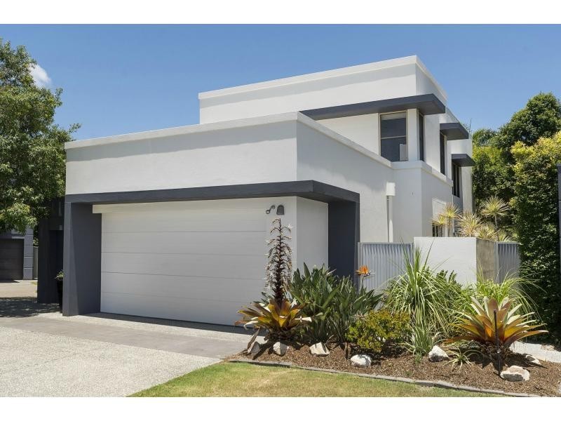 6107 The Lakes Drive, Hope Island QLD 4212