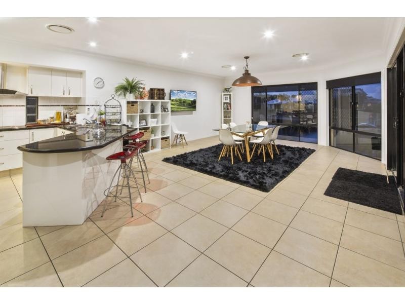 35 Ferrymans Court, Helensvale QLD 4212