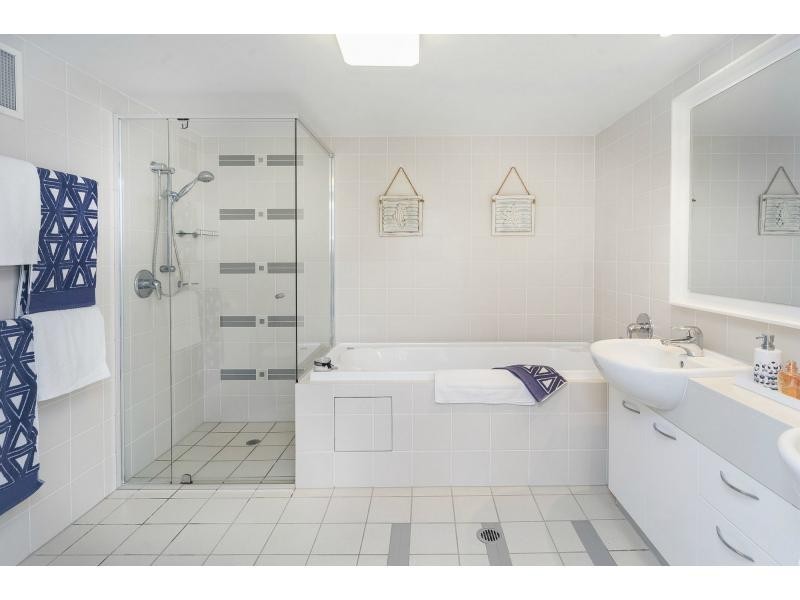 8410 Magnolia Drive, Hope Island QLD 4212