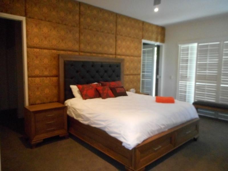 Hope Island QLD 4212