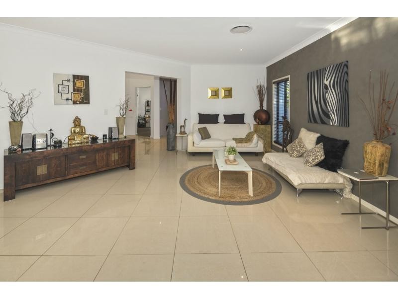 17 River Links Boulevard East, Helensvale QLD 4212