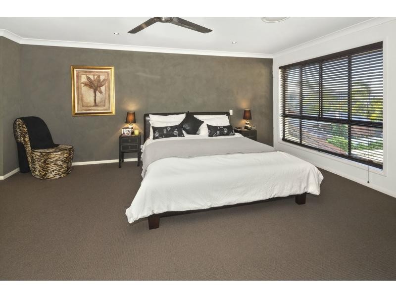 17 River Links Boulevard East, Helensvale QLD 4212