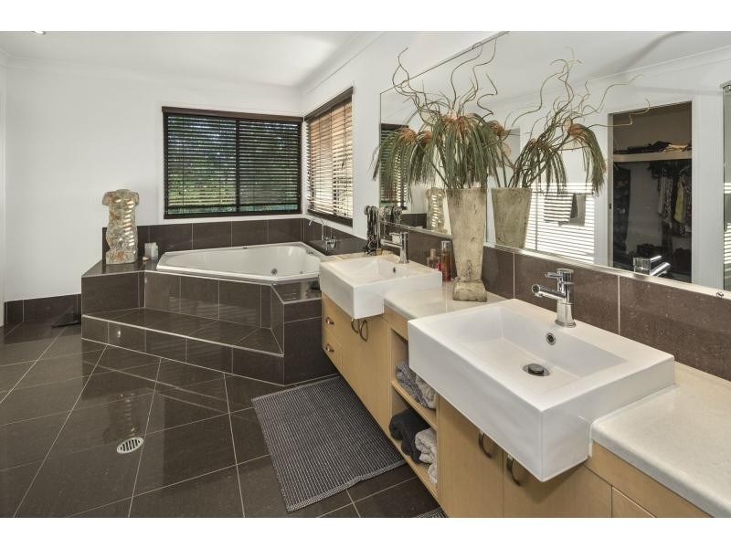 17 River Links Boulevard East, Helensvale QLD 4212