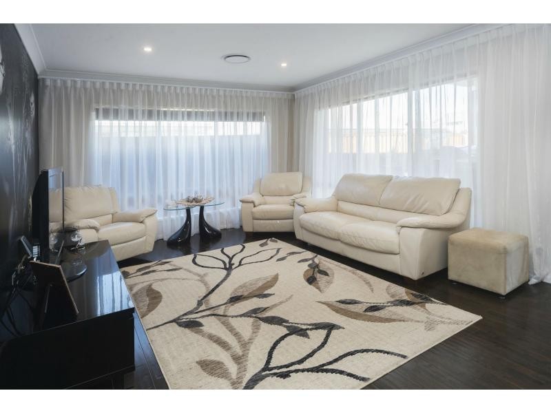 10 Keelson Crescent, Hope Island QLD 4212