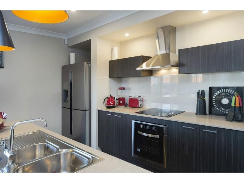 10 Keelson Crescent, Hope Island QLD 4212