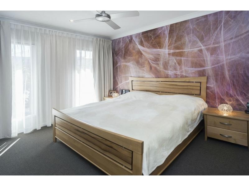 10 Keelson Crescent, Hope Island QLD 4212