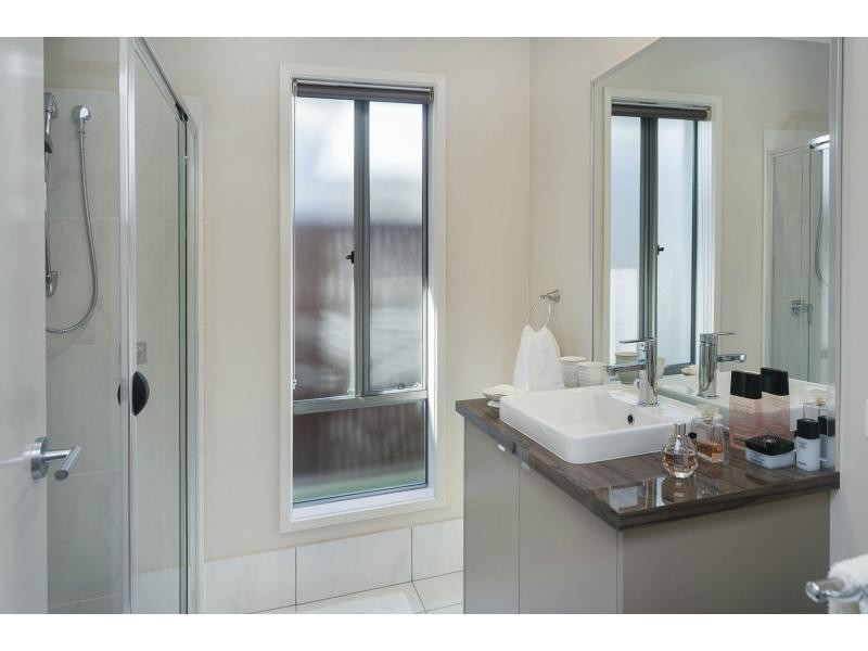 10 Keelson Crescent, Hope Island QLD 4212