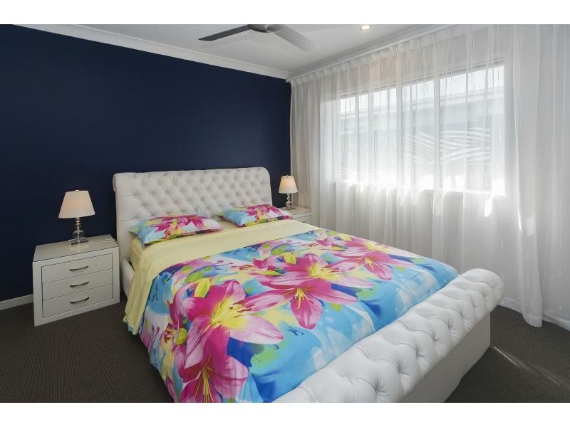 10 Keelson Crescent, Hope Island QLD 4212