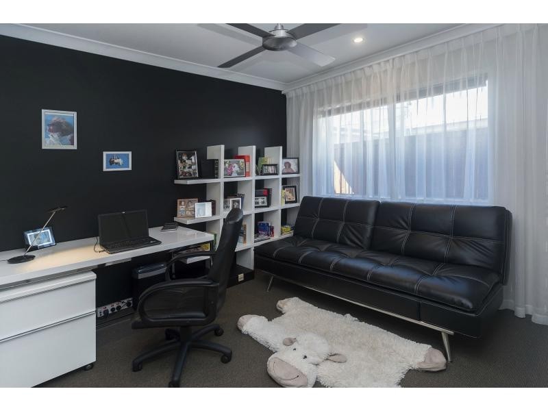 10 Keelson Crescent, Hope Island QLD 4212