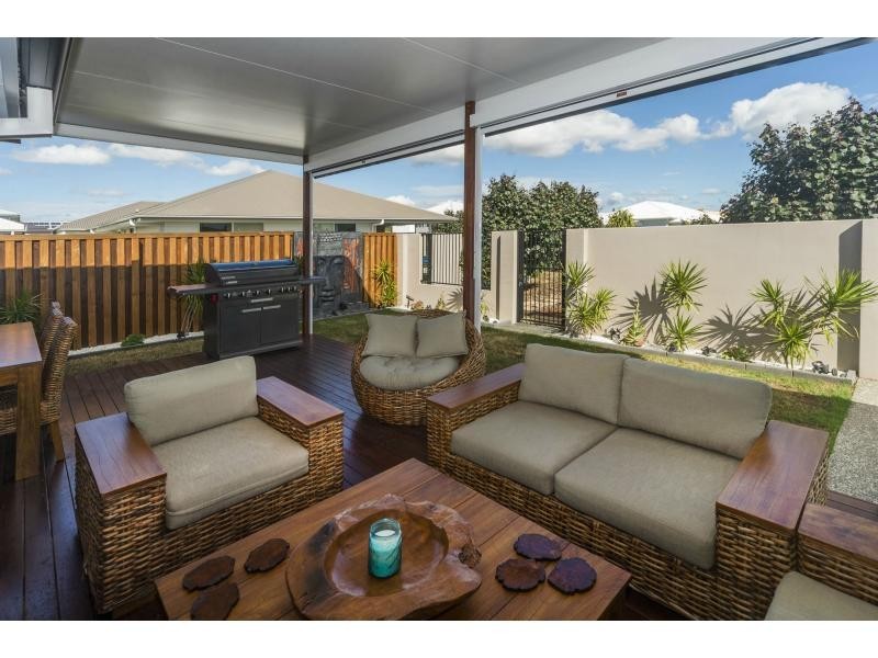 10 Keelson Crescent, Hope Island QLD 4212