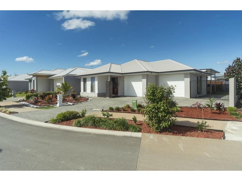 10 Keelson Crescent, Hope Island QLD 4212