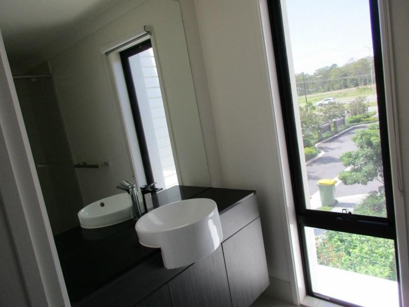 Hope Island QLD 4212