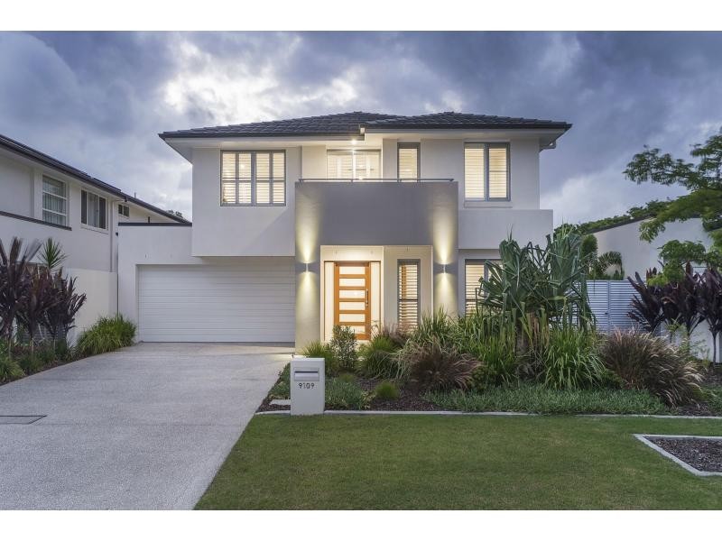 9109 Peter Senior Drive, Hope Island QLD 4212