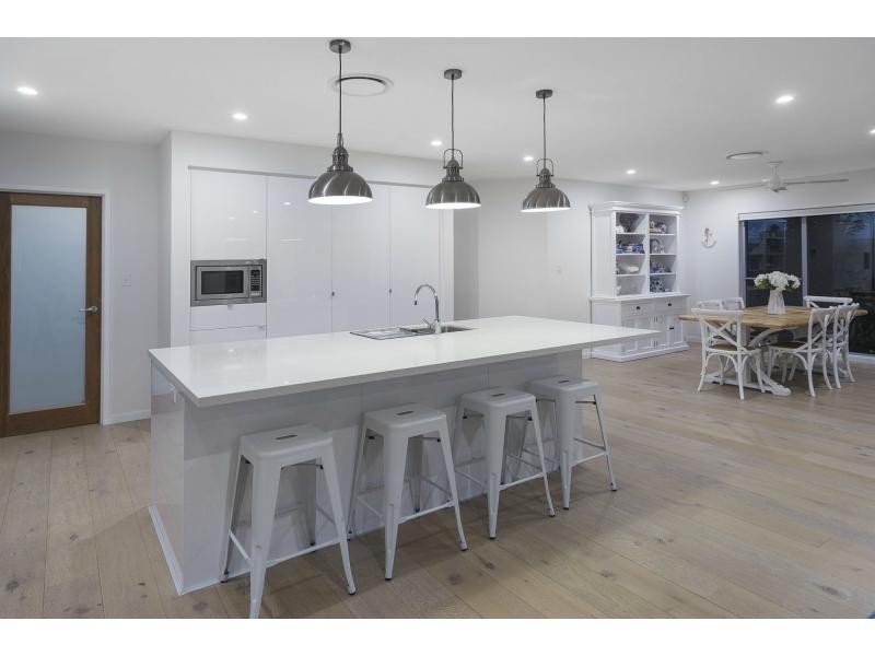 9109 Peter Senior Drive, Hope Island QLD 4212