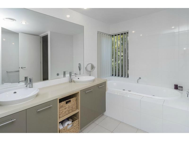 6048 Garda Avenue, Hope Island QLD 4212