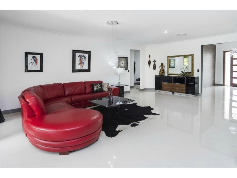 2 Summer Hill Crescent, Maudsland QLD 4210