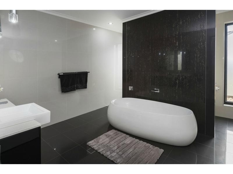 2 Summer Hill Crescent, Maudsland QLD 4210