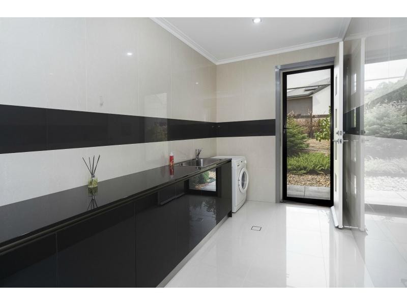 2 Summer Hill Crescent, Maudsland QLD 4210