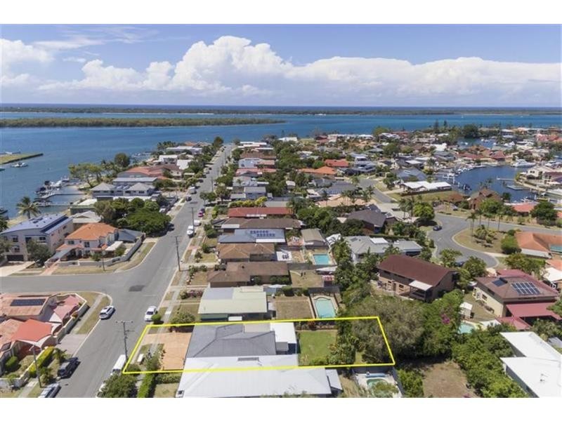 52 Howard Street, Runaway Bay QLD 4216