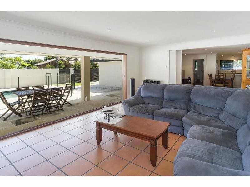 1 Ogrady Drive, Paradise Point QLD 4216