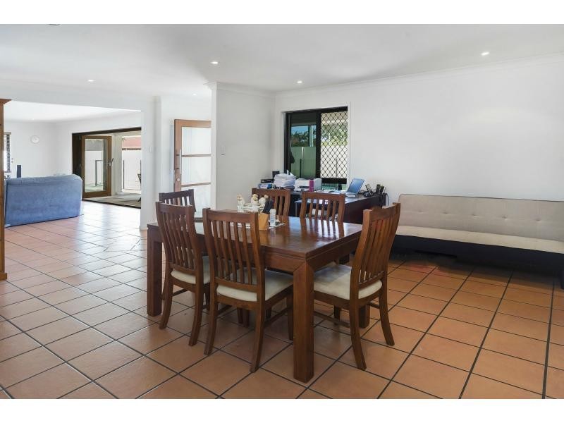 1 Ogrady Drive, Paradise Point QLD 4216