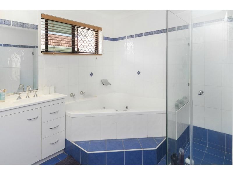 1 Ogrady Drive, Paradise Point QLD 4216