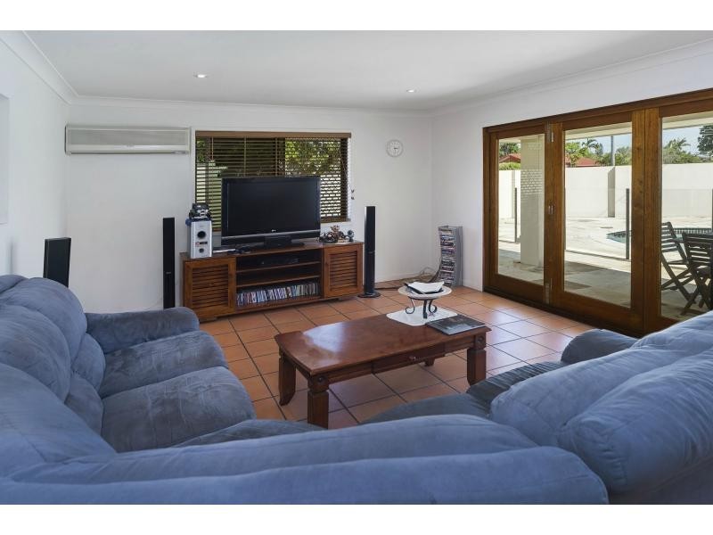 1 Ogrady Drive, Paradise Point QLD 4216