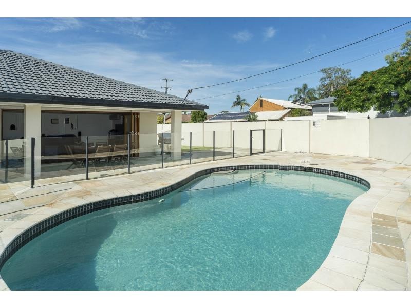 1 Ogrady Drive, Paradise Point QLD 4216