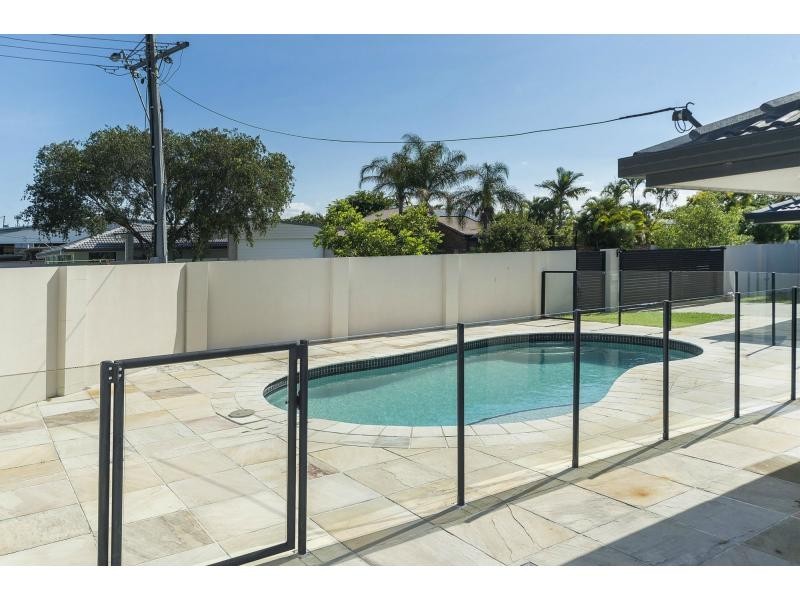 1 Ogrady Drive, Paradise Point QLD 4216