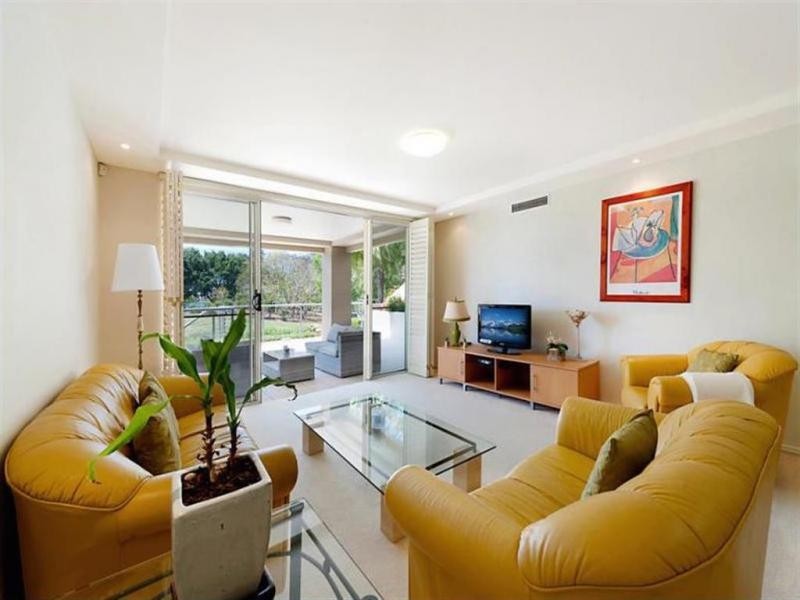 8423 Magnolia Drive, Hope Island QLD 4212