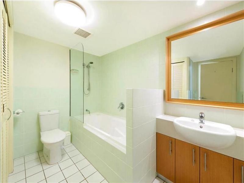 8423 Magnolia Drive, Hope Island QLD 4212