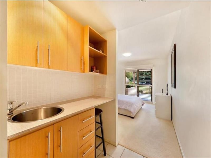 8423 Magnolia Drive, Hope Island QLD 4212