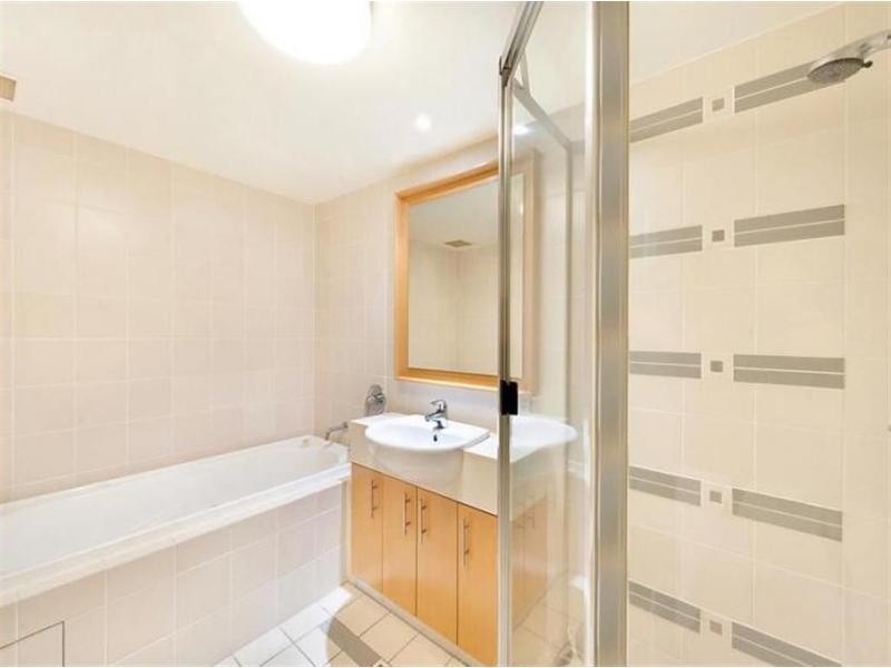 8423 Magnolia Drive, Hope Island QLD 4212