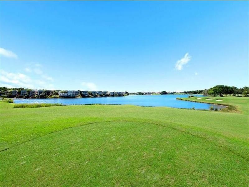 8423 Magnolia Drive, Hope Island QLD 4212