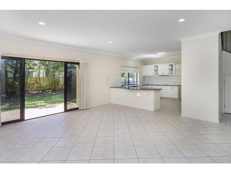 31 River Cove Place, Helensvale QLD 4212