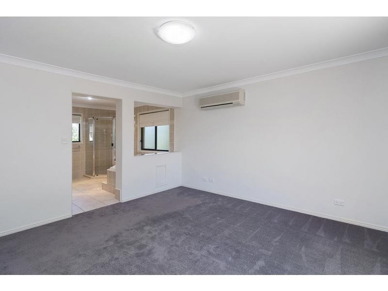 31 River Cove Place, Helensvale QLD 4212